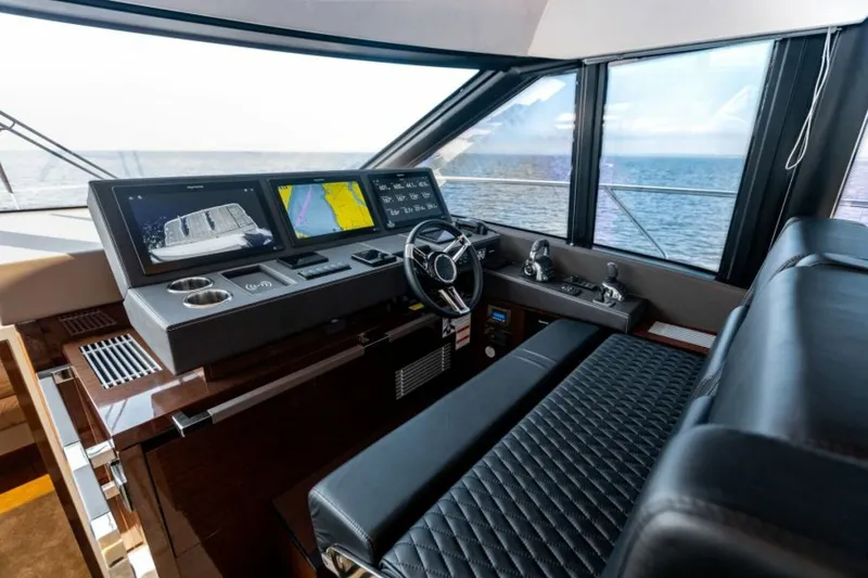 Slide: The Image of Prestige 630 Flybridge 2020 - 37