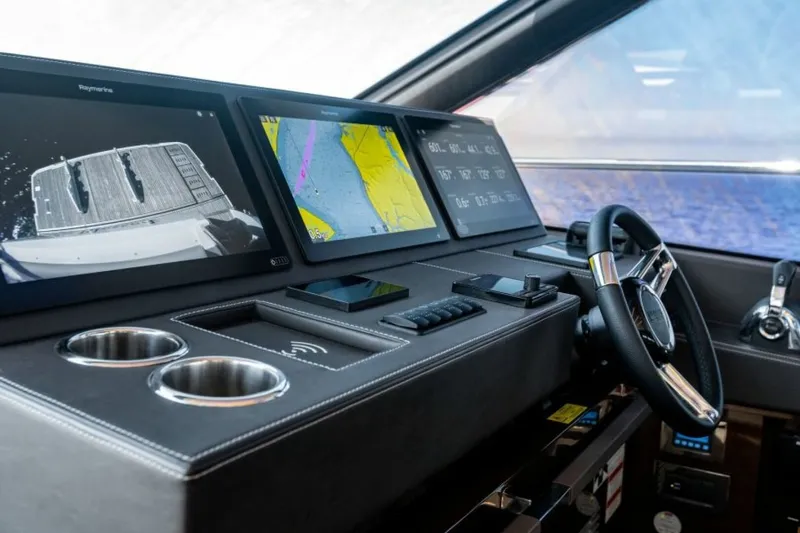 Slide: The Image of Prestige 630 Flybridge 2020 - 38