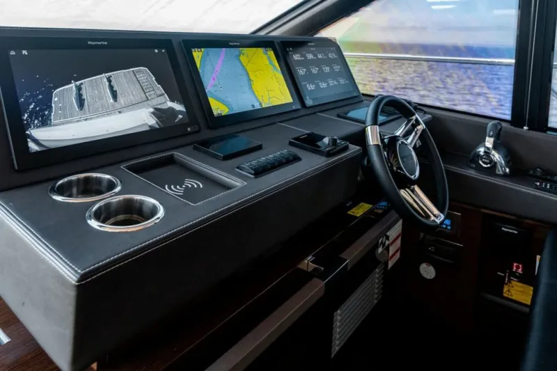 Slide: The Image of Prestige 630 Flybridge 2020 - 39