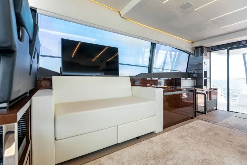 Slide: The Image of Prestige 630 Flybridge 2020 - 4
