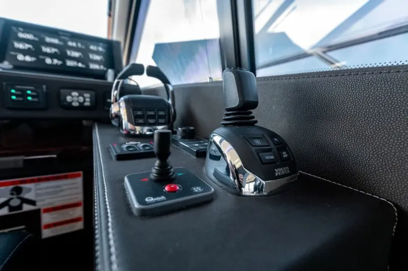 Slide: The Image of Prestige 630 Flybridge 2020 - 41
