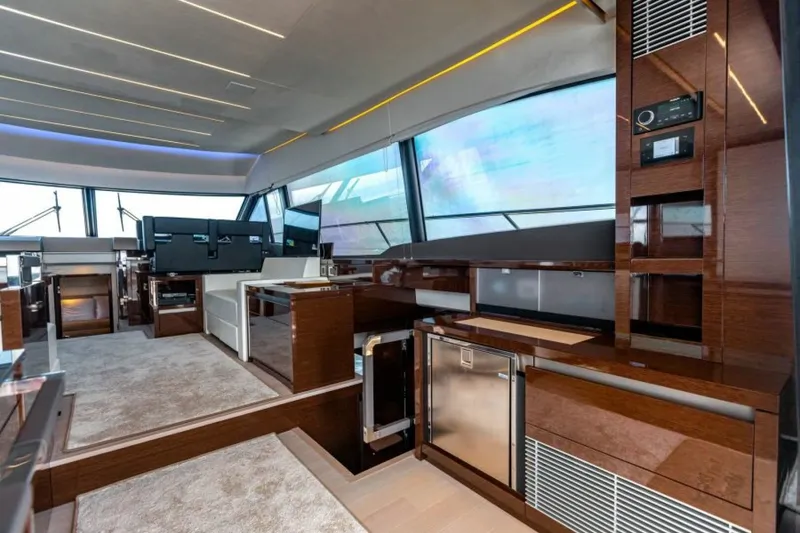 Slide: The Image of Prestige 630 Flybridge 2020 - 6