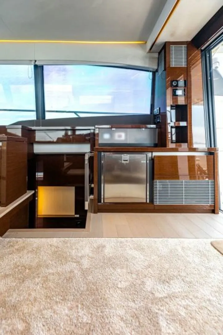 Slide: The Image of Prestige 630 Flybridge 2020 - 7