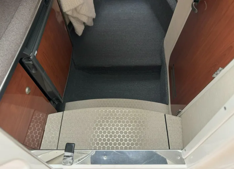 Slide: The Image of Sea Ray 29SLX with cuddy cabin 2007 - 17