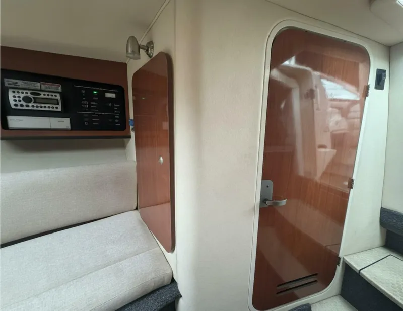 Slide: The Image of Sea Ray 29SLX with cuddy cabin 2007 - 24