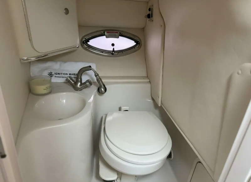Slide: The Image of Sea Ray 29SLX with cuddy cabin 2007 - 26