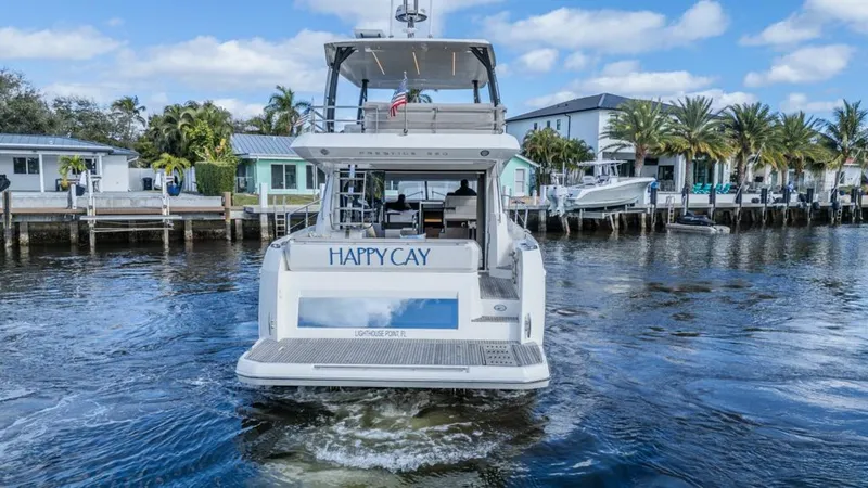 Slide: The Image of Prestige 520 Flybridge 2021 - 13