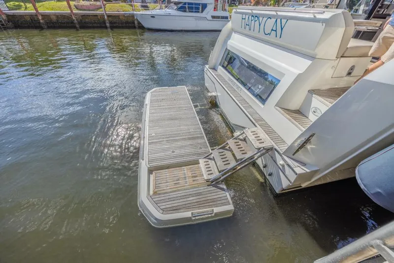 Slide: The Image of Prestige 520 Flybridge 2021 - 16
