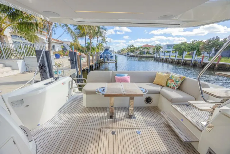 Slide: The Image of Prestige 520 Flybridge 2021 - 18
