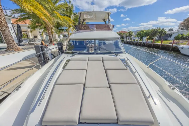 Slide: The Image of Prestige 520 Flybridge 2021 - 19