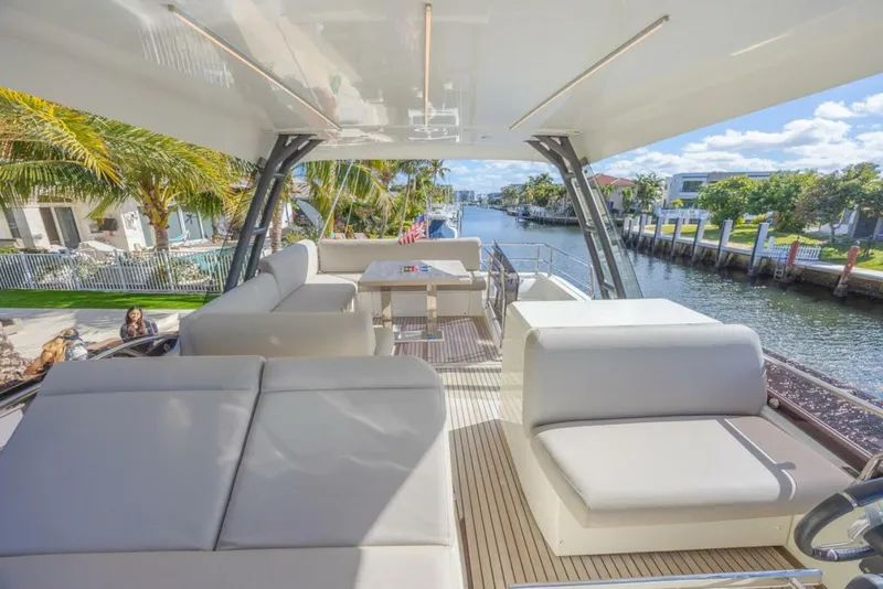 Slide: The Image of Prestige 520 Flybridge 2021 - 26