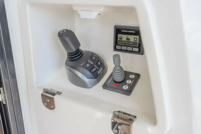 Slide: The Image of Prestige 520 Flybridge 2021 - 30