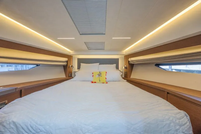 Slide: The Image of Prestige 520 Flybridge 2021 - 45
