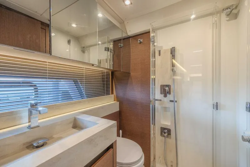 Slide: The Image of Prestige 520 Flybridge 2021 - 46