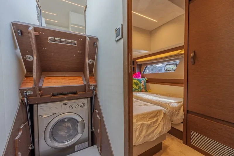 Slide: The Image of Prestige 520 Flybridge 2021 - 48