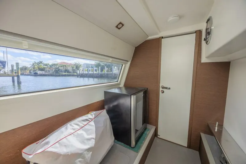 Slide: The Image of Prestige 520 Flybridge 2021 - 54