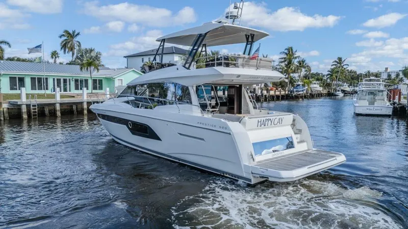 Slide: The Image of Prestige 520 Flybridge 2021 - 6