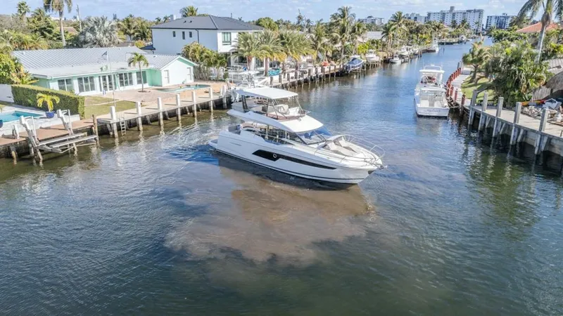 Slide: The Image of Prestige 520 Flybridge 2021 - 7