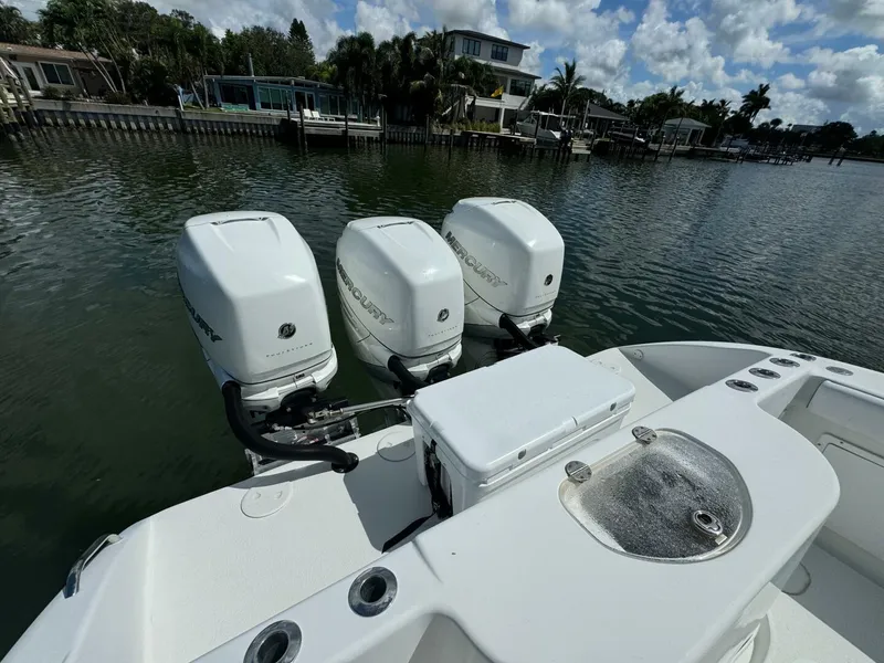 Slide: The Image of Yellowfin 34 Center Console 2006 - 6