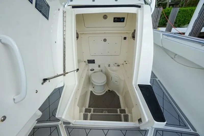 Slide: The Image of Spectre 37 Center Console 2007 - 13