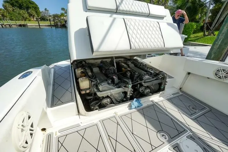 Slide: The Image of Spectre 37 Center Console 2007 - 23