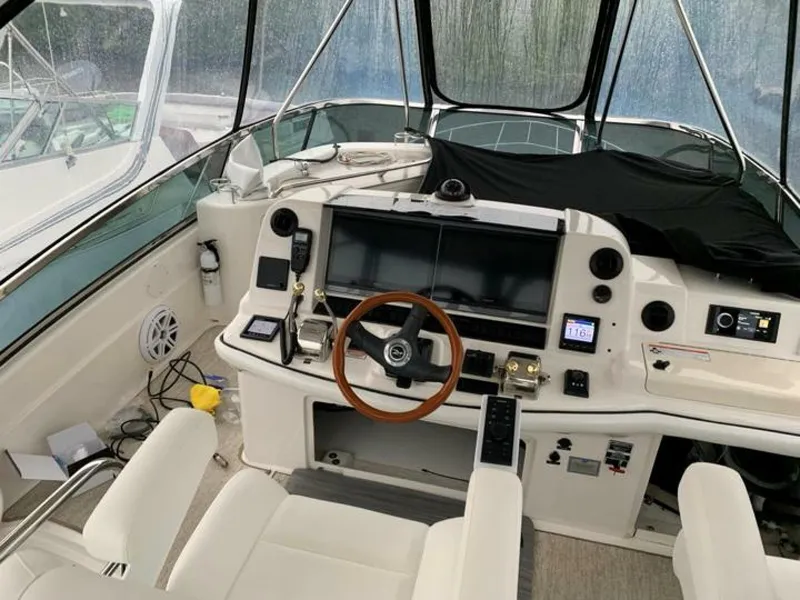 Slide: The Image of Sea Ray 52 Sedan Bridge 2006 - 9