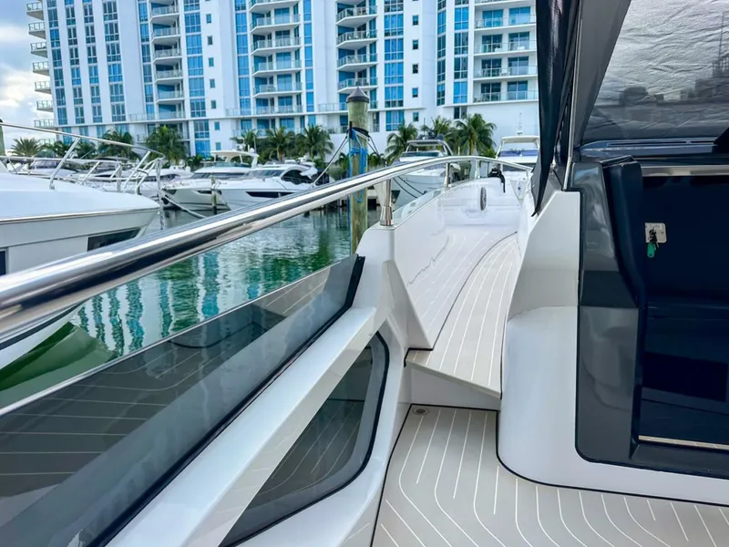 Slide: The Image of Azimut Verve 47 2023 - 15