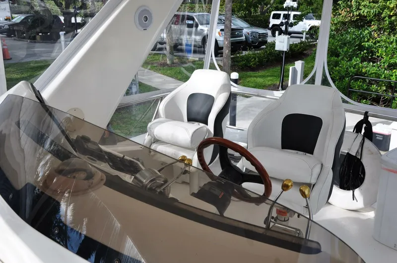Slide: The Image of Sea Ray 480 Sedan Bridge 1998 - 20