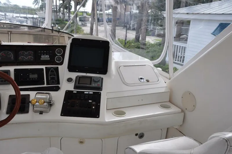 Slide: The Image of Sea Ray 480 Sedan Bridge 1998 - 26