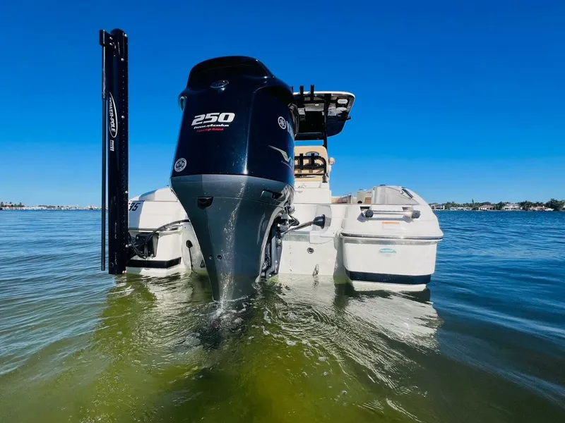 Slide: The Image of NauticStar 251 Hybrid 2020 - 10