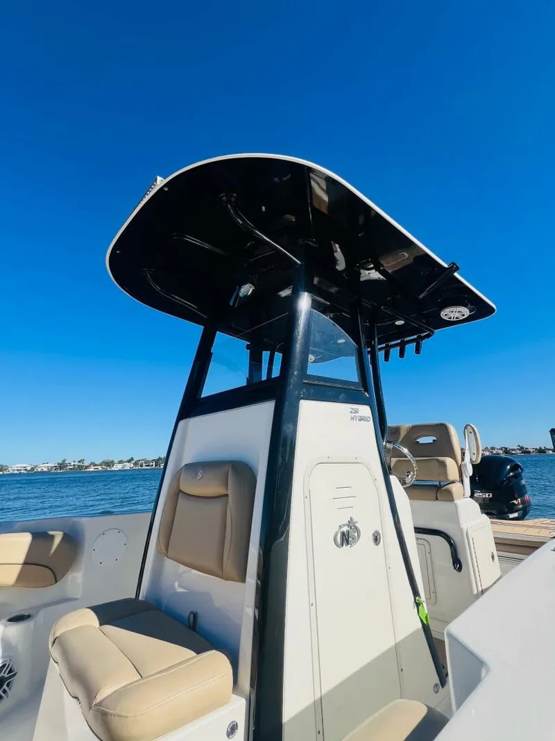 Slide: The Image of NauticStar 251 Hybrid 2020 - 18