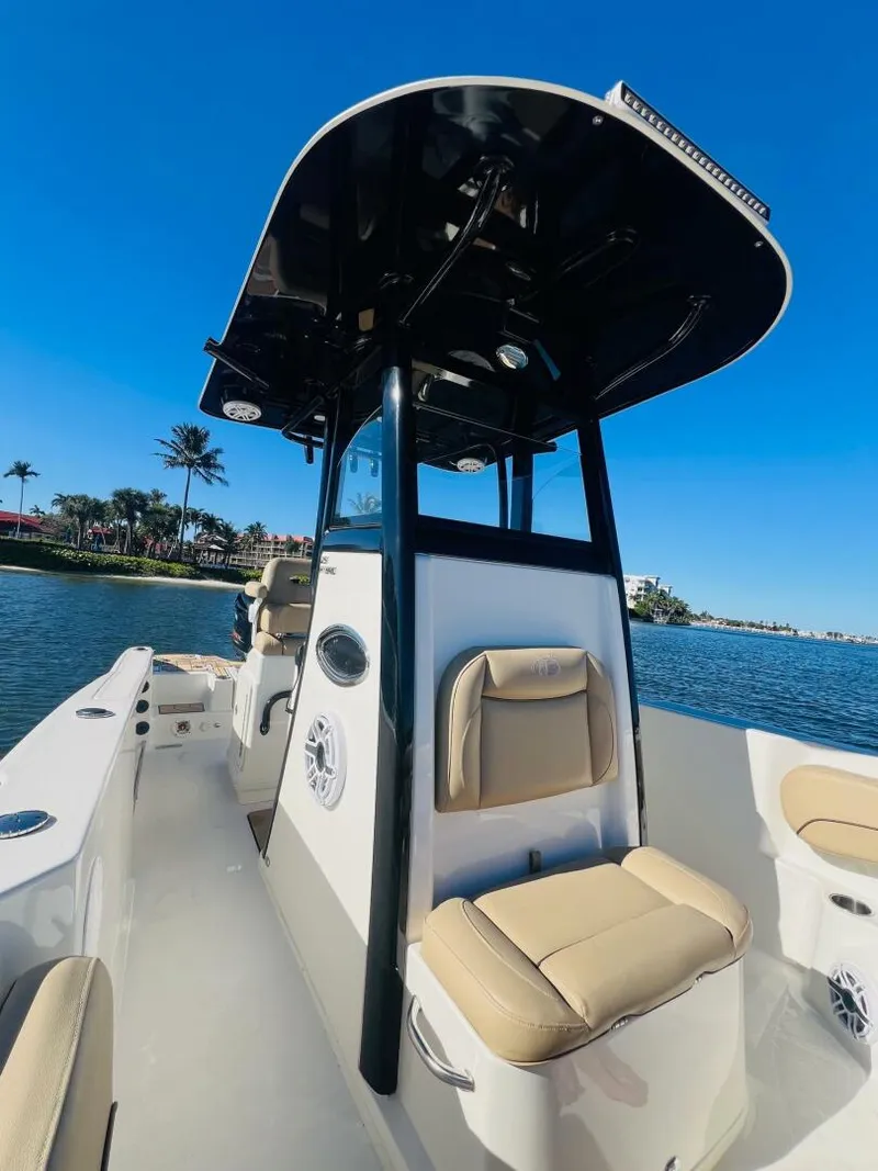 Slide: The Image of NauticStar 251 Hybrid 2020 - 24