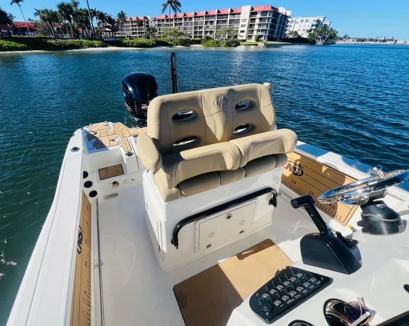 Slide: The Image of NauticStar 251 Hybrid 2020 - 25