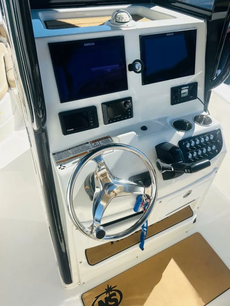 Slide: The Image of NauticStar 251 Hybrid 2020 - 41