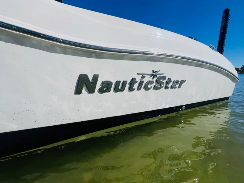 Slide: The Image of NauticStar 251 Hybrid 2020 - 7