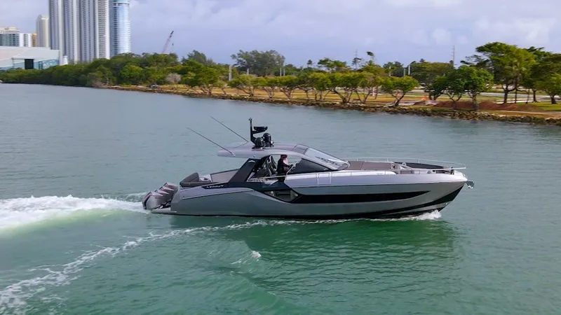 Slide: The Image of Azimut Verve 47 2022 - 10