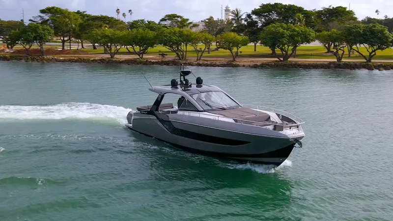 Slide: The Image of Azimut Verve 47 2022 - 11