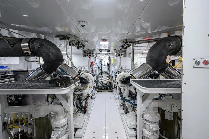 Slide: The Image of Broward 108 Raised Pilothouse 1997 - 133