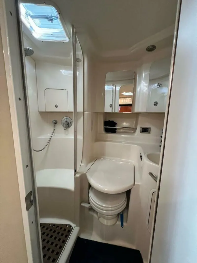 Slide: The Image of Sea Ray 380 Sundancer 2004 - 37
