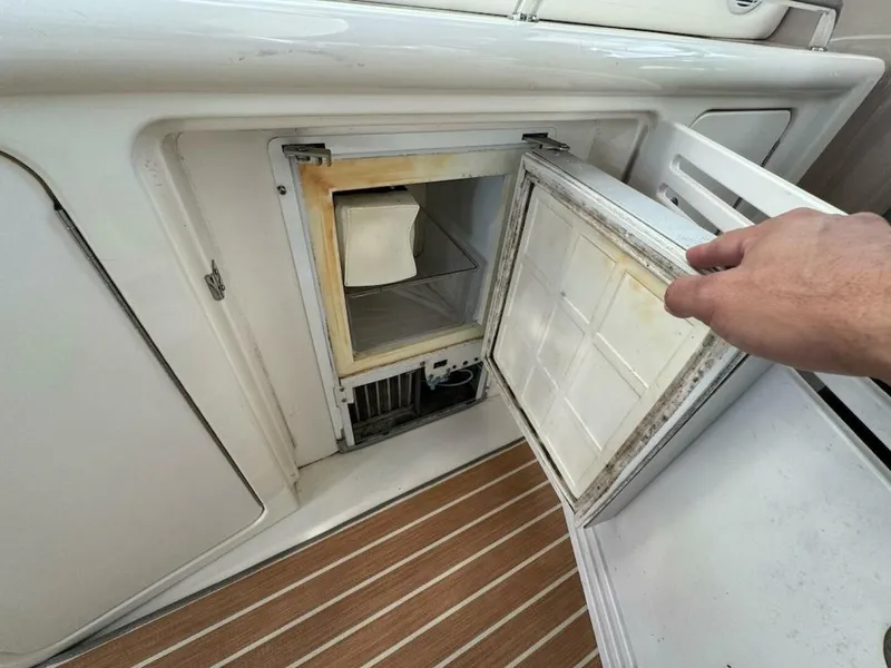 Slide: The Image of Sea Ray 380 Sundancer 2004 - 52
