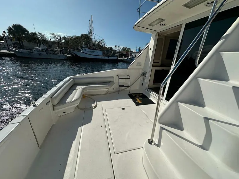 Slide: The Image of Sea Ray 550 Sedan Bridge 1997 - 10