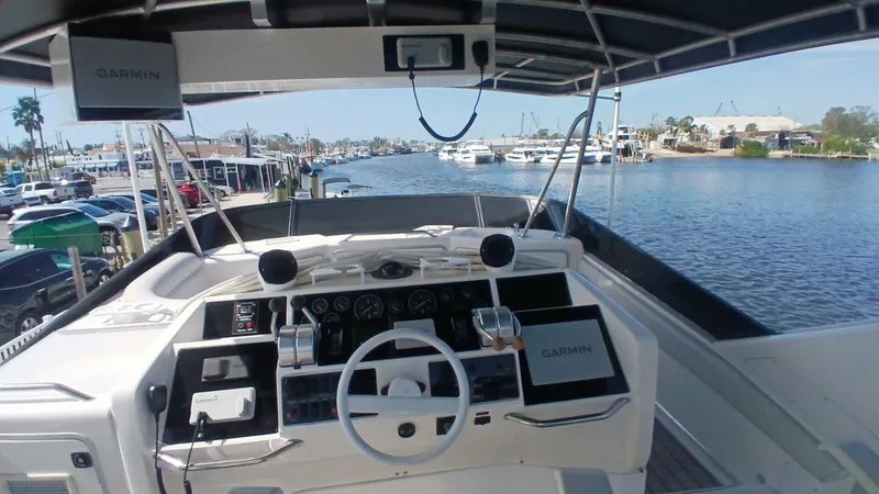 Slide: The Image of Sea Ray 550 Sedan Bridge 1997 - 7