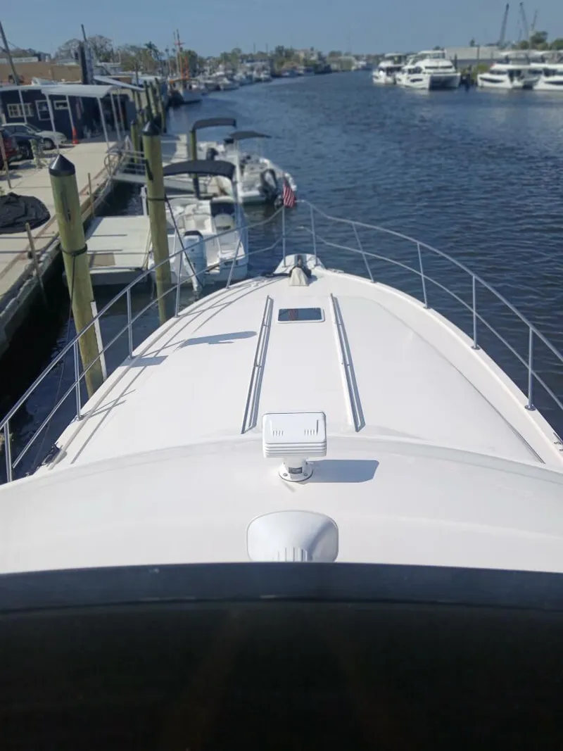 Slide: The Image of Sea Ray 550 Sedan Bridge 1997 - 9