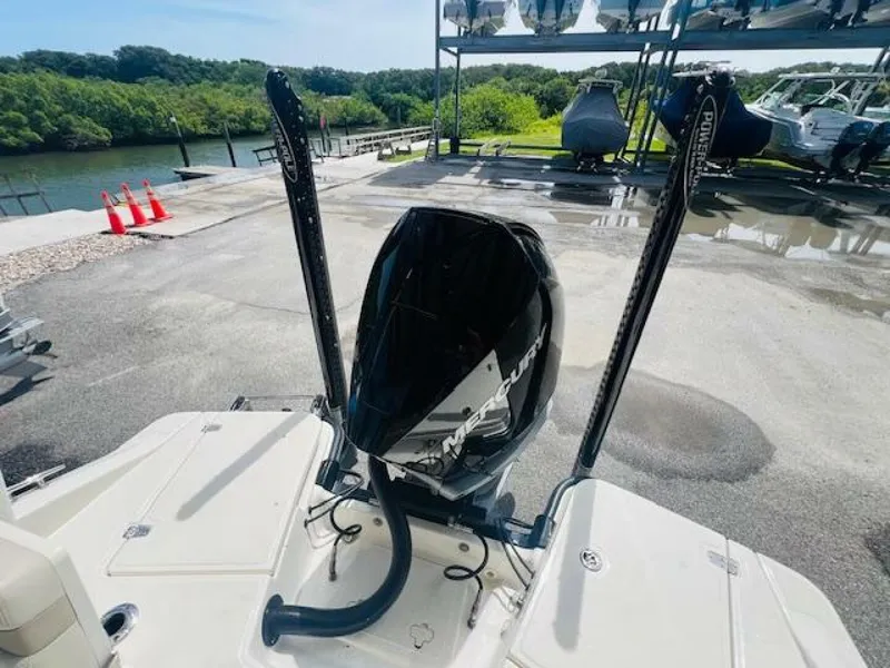 Slide: The Image of Boston Whaler 250 Dauntless 2023 - 18