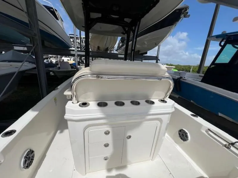 Slide: The Image of Boston Whaler 250 Dauntless 2023 - 29