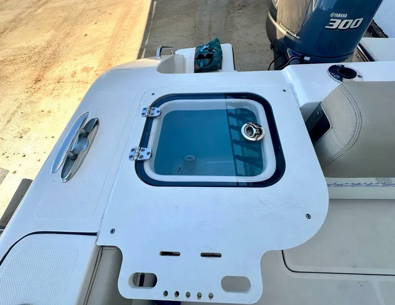Slide: The Image of Pursuit C 238 Center Console 2016 - 14