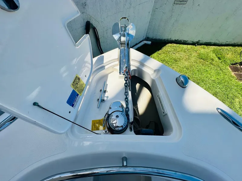 Slide: The Image of Pursuit C 238 Center Console 2016 - 18