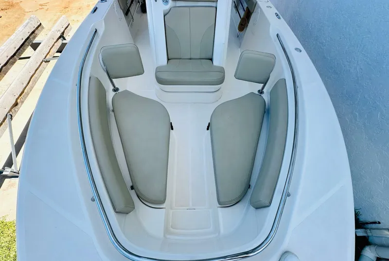 Slide: The Image of Pursuit C 238 Center Console 2016 - 20