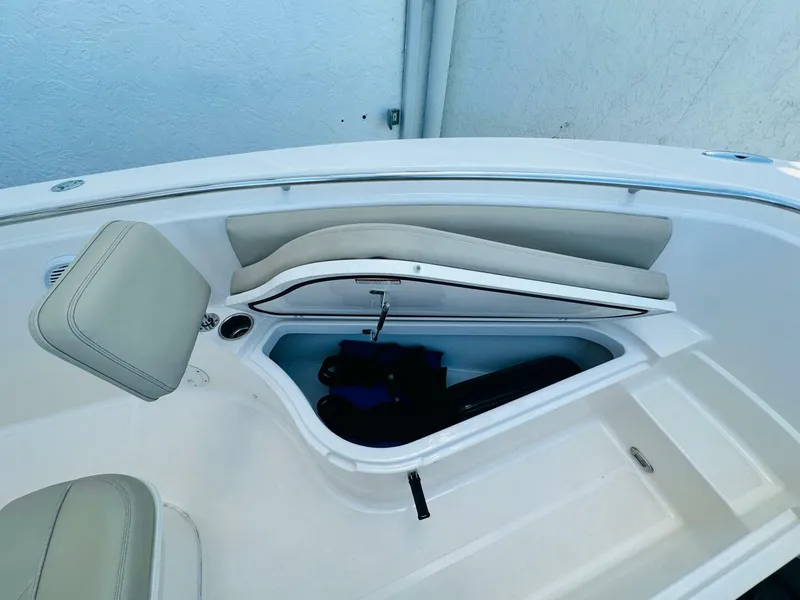 Slide: The Image of Pursuit C 238 Center Console 2016 - 22