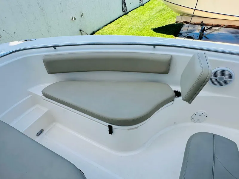 Slide: The Image of Pursuit C 238 Center Console 2016 - 23